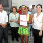 Portadores de deficiência mental moderada recebem certificados de agentes de limpeza - Fotos: Silvio Rocha