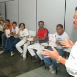 Portadores de deficiência mental moderada recebem certificados de agentes de limpeza - Fotos: Silvio Rocha