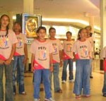 Adolescentes atendidos pela prefeitura se engajam na campanha de combate à doação de esmolas - Fotos: Ascom/Semasc