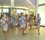 Adolescentes atendidos pela prefeitura se engajam na campanha de combate à doação de esmolas - Fotos: Ascom/Semasc