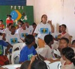 Crianças e adolescentes atendidos pela Semasc participam de simulação sobre referendo - Fotos: Ascom/Semasc