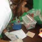 Internas do Presídio Feminino coletam sangue para testagem de HIV - Fotos: Ascom/SMS