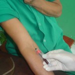Internas do Presídio Feminino coletam sangue para testagem de HIV - Fotos: Ascom/SMS