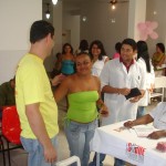 Secretário de Saúde esclarece dúvidas de usuárias nas Unidades de Saúde - Fotos: Ascom/SMS
