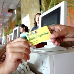 Prefeitura de Aracaju entrega hoje mais de 3 mil cartões do programa Bolsa Família  - Fotos: Márcio Dantas