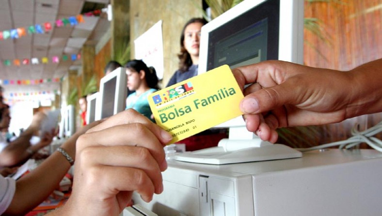 Prefeitura de Aracaju entrega hoje mais de 3 mil cartões do programa Bolsa Família