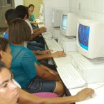 Mais de 90 alunos receberão hoje certificados do curso de informática básica - Foto: Silvio Rocha