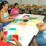 Jovens e adultos participam de curso de alfabetização na Coroa do Meio - Fotos: Silvio Rocha