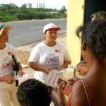Agentes ambientais e Emsurb realizam ação junto aos moradores da Coroa do Meio - Fotos: Silvio Rocha