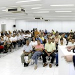 Prefeito entrega certificados de informática e assina convênio com o BNB para empréstimos a servidores  - Fotos: Márcio Dantas