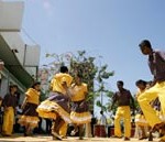 Crianças e adolescentes dos programas sociais da PMA exibem espetáculos para beneficiários do Bolsa Família - Fotos: Márcio Dantas