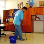 Alunos do curso de Agente de Limpeza têm aula prática no Centro Administrativo da PMA  - Fotos: Wellington Barreto