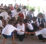 adolescentes e idosos em confraternização natalina  - Fotos: Ascom/Semasc