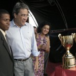 Prefeito faz entrega solene de troféus conquistados pela banda da Escola Municipal Laonte - Fotos: Márcio Garcez