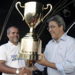 Prefeito faz entrega solene de troféus conquistados pela banda da Escola Municipal Laonte - Fotos: Márcio Garcez