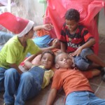 Caps Infantil promove festa natalina - Crianças participaram de danças...