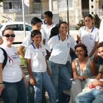 Escolas municipais participam de caminhada em comemoração ao dia mundial de luta contra a Aids e o Racismo - Fotos: Ascom/Semed