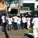 Escolas municipais participam de caminhada em comemoração ao dia mundial de luta contra a Aids e o Racismo - Fotos: Ascom/Semed