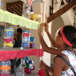 Alunos do projeto Laborart expõem produtos de artesanato no Mercado Municipal  - Fotos: Walter Martins
