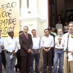 Prefeito entrega 44 novos ônibus