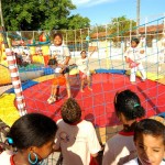 Jovens atendidos pelo Peti participam de festa de Natal no Jardim Esperança - Fotos: Silvio Rocha