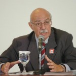 Exministro Adib Jatene explica a seleção dos premiados com o troféu ODM Brasil 2005 - Fotos: Márcio Dantas