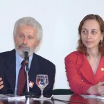 Exministro Adib Jatene explica a seleção dos premiados com o troféu ODM Brasil 2005 - Fotos: Márcio Dantas