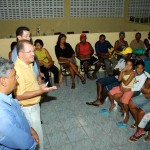 Prefeitura entrega certificados e uniformes de trabalho para barraqueiros da Atalaia - Fotos: Silvio Rocha