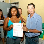 Prefeitura entrega certificados e uniformes de trabalho para barraqueiros da Atalaia - Fotos: Silvio Rocha