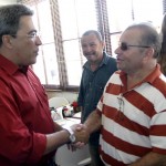 Prefeito reúne imprensa e anuncia calendário de inaugurações para o início de 2006  - Fotos: Márcio Dantas