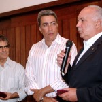 Prefeito homenageia Carlos Brito e Carlos Pinna com medalhas dos 150 anos de Aracaju - Fotos: Márcio Dantas