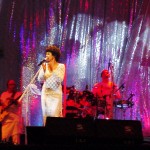 Simone brindou chegada de 2006 com grande show na Atalaia - Fotos: Wellington Barreto