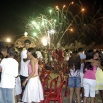 Pessoas de todas as idades escolheram a festa organizada pela Prefeitura para receber o Ano Novo - Fotos: Márcio Garcez