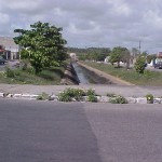 Emsurb inicia limpeza mecanizada de canais no conjunto Santa Lúcia - Canal do Santa Lúcia passa por serviço de limpeza