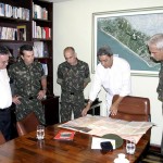 Prefeito é apresentado ao novo comandante do 28o BC - Fotos: Márcio Garcez