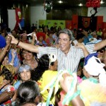 Em clima de muita alegria e animação idosos participam do baile de carnaval  - Fotos: Márcio Dantas