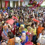 Em clima de muita alegria e animação idosos participam do baile de carnaval  - Fotos: Márcio Dantas