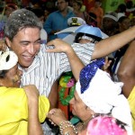 Em clima de muita alegria e animação idosos participam do baile de carnaval  - Fotos: Márcio Dantas