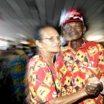 Em clima de muita alegria e animação idosos participam do baile de carnaval  - Fotos: Márcio Dantas