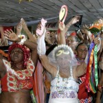 Em clima de muita alegria e animação idosos participam do baile de carnaval  - Fotos: Márcio Dantas