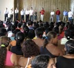 Beneficiários do Bolsa Família comemoram a entrega dos novos cartões - Fotos: Márcio Garcez