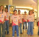 Peti garante felicidade das famílias que possuem filhos inseridos no projeto social executado pela PMA  - Fotos: Ascom/Semasc