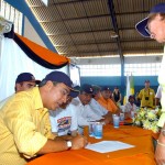 Prefeito participa de assinaturas de contratos para reinstalação da CEF e construção de casas em N. Sra da Glória - Fotos: Márcio Dantas