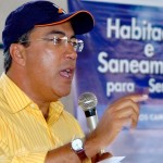 Prefeito participa de assinaturas de contratos para reinstalação da CEF e construção de casas em N. Sra da Glória - Fotos: Márcio Dantas
