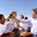 População do bairro Coroa do Meio recebe visita do presidente da República - Fotos: Márcio Dantas