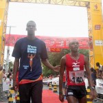 Sergipano vencedor da Corrida Cidade de Aracaju foi elogiado pelo prefeito Marcelo Déda  - Fotos: Silvio Rocha