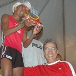 Sergipano vencedor da Corrida Cidade de Aracaju foi elogiado pelo prefeito Marcelo Déda  - Fotos: Silvio Rocha