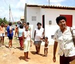 Prefeitura transfere famílias para casas construídas no bairro Santos Dumont - Fotos: Wellington Barreto