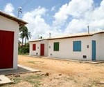 Prefeitura transfere famílias para casas construídas no bairro Santos Dumont - Fotos: Wellington Barreto