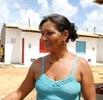 Prefeitura transfere famílias para casas construídas no bairro Santos Dumont - Fotos: Wellington Barreto